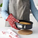 IKEA INAMARIA RĘKAWICA KUCHENNA CZERWONA ZE WZOREM - obrazek 3
