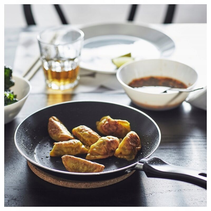 IKEA TAGGHAJ PATELNIA CZARNA NON-STICK 24 CM - obrazek 3
